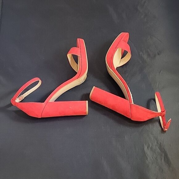 BRAND NEW WILD DIVA LOUNGS ADJUSTABLE BUCKLE ANKLE STRAP POINTED TOE HEEL SANDAL - Picture 9 of 16